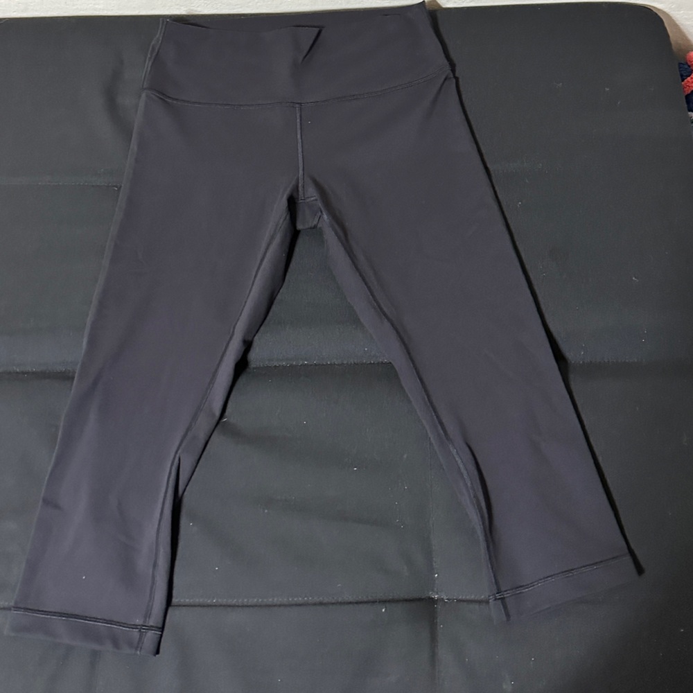 Lululemon Black Wunder Under 21 in legging, size 12